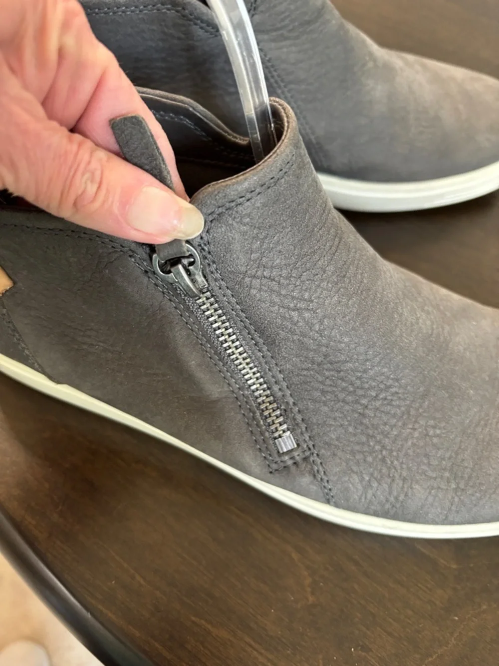 Ecco Gray Nubuck Leather Women’s Soft 7 Low Booties Size 9/9.5